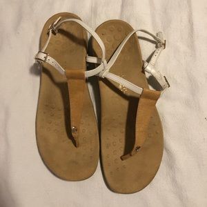 Vionic sandals barely worn